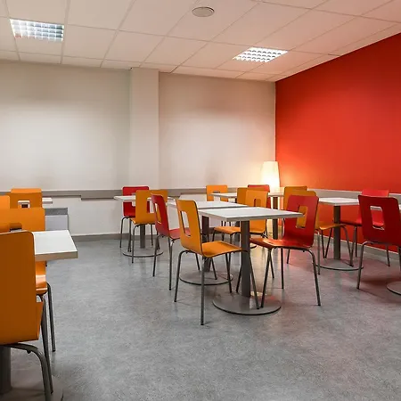 De L'univers Hotel *